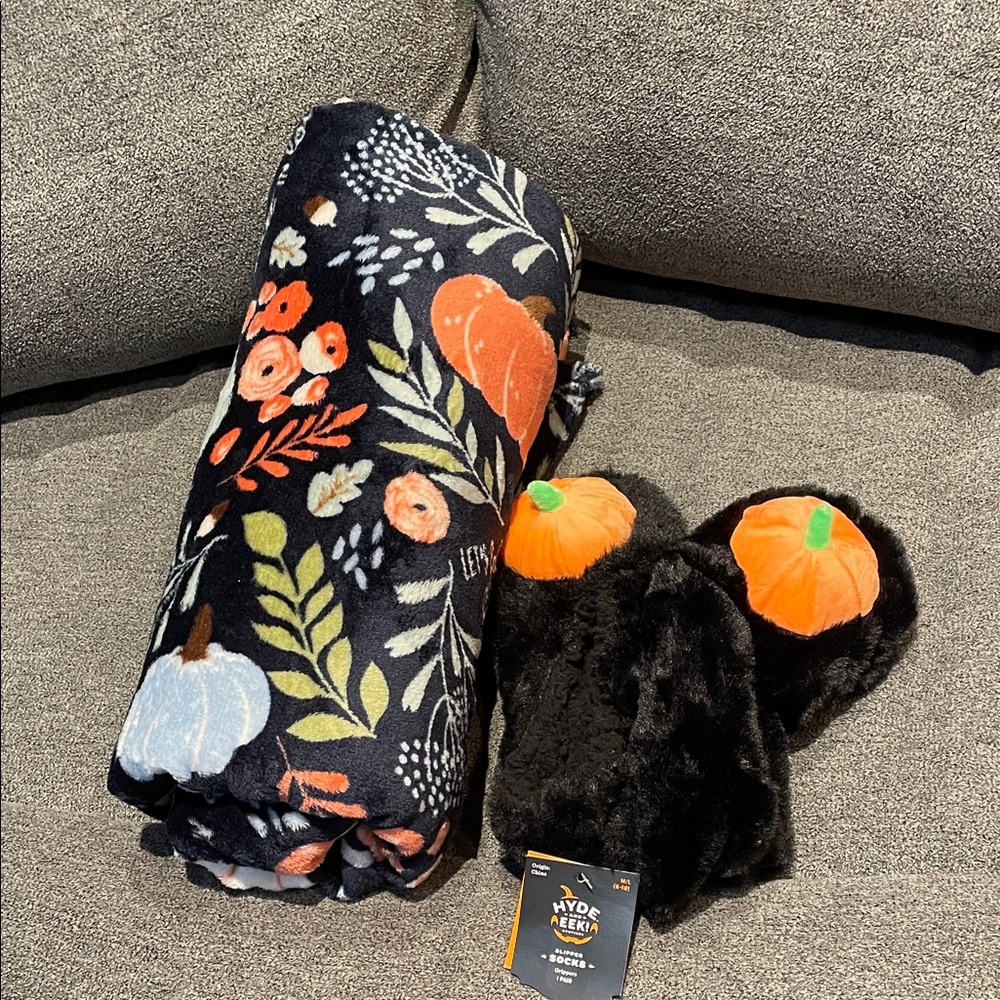 Floral and Pumpkin Blanket with Slippers